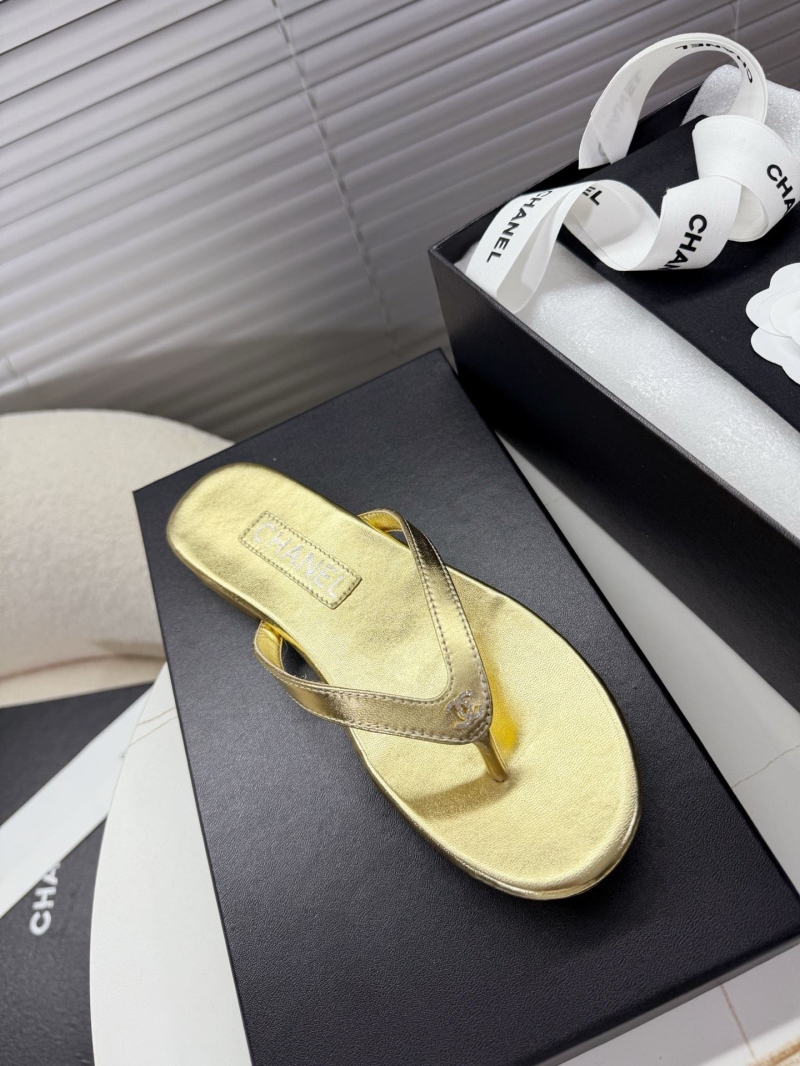 Ch**el slippers